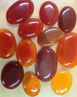 ..GALET PERCE CORNALINE ( Reste : 12 Pcs) ..GALET PERCE CORNALINE ( Reste : 12 Pcs)