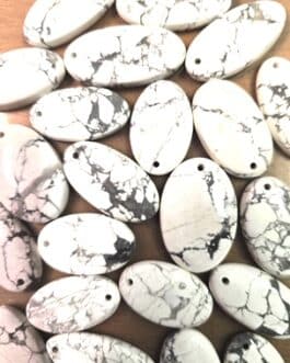 ..GALET PERCE HOWLITE BLANCHE ..GALET PERCE HOWLITE BLANCHE