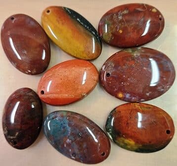 ..GALET PERCE HOWLITE BLANCHE