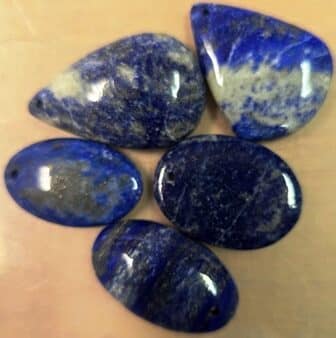 ..GALET PERCE ONYX NOIR (JASPE BOTSWANA)